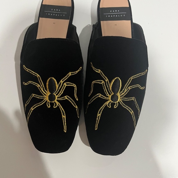 Black and Gold Spider Slippers/ Mules Trafaluc - Picture 4 of 14